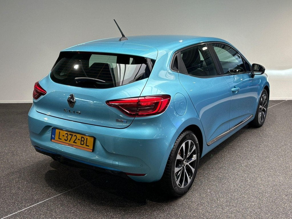 Renault Clio 1.6 E-Tech Hybrid 140 Intens | 360 Camera | Nav, Auto's, Gebruikt, 4 cilinders, Met garantie (alle), Blauw