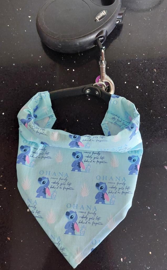 Nieuw- Stitch honden bandana / honden sjaaltje, Dieren en Toebehoren, Ophalen of Verzenden, Nieuw, Hondensjaal