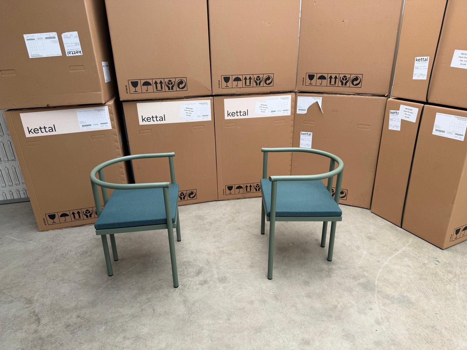 Kettal Ringer Eetkamerfauteuil - Set van 15 (10 NIB), Overige kleuren, Ophalen of Verzenden, Zo goed als nieuw, Metaal