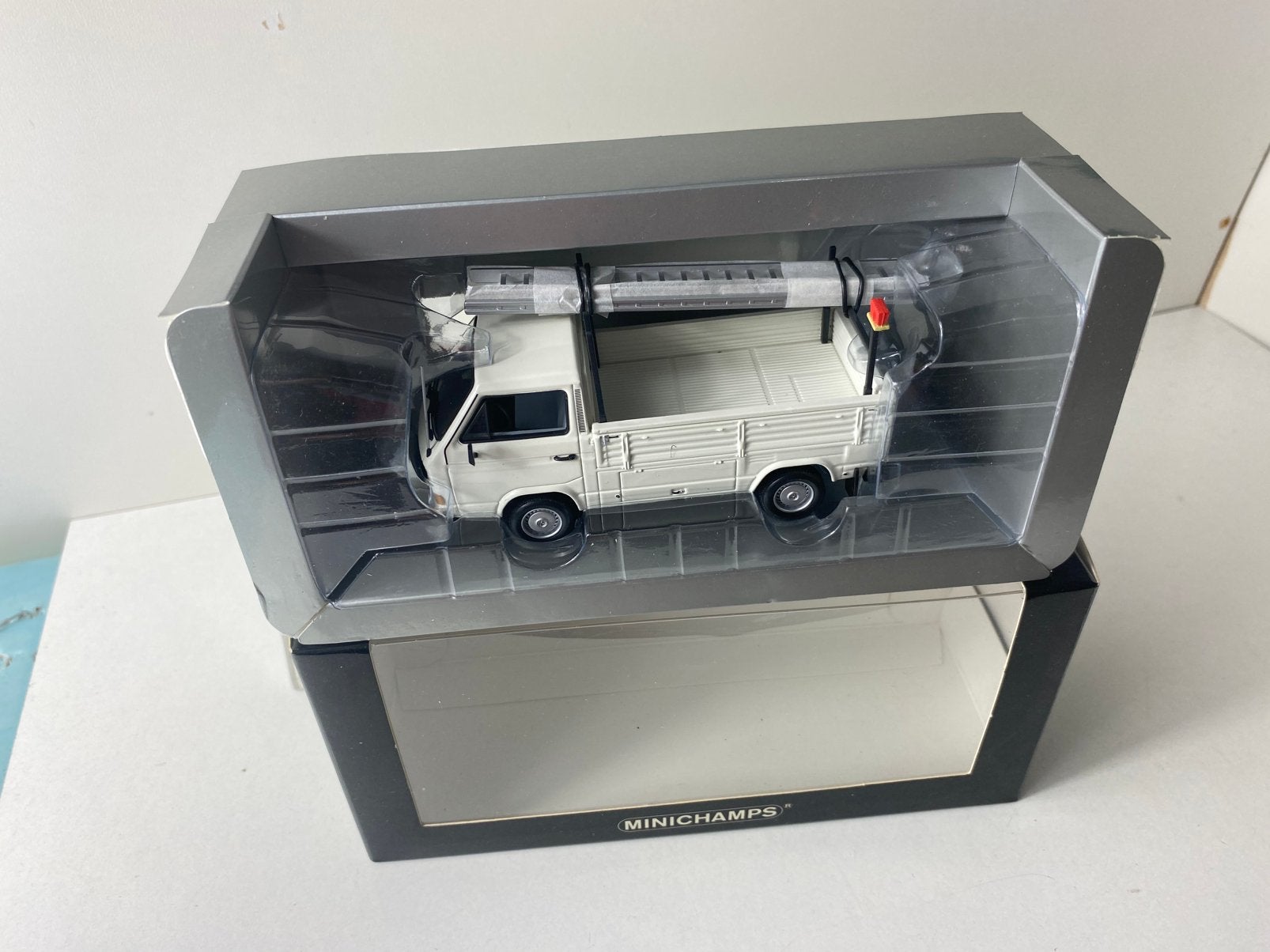 1:43 VOLKSWAGEN T3b pick/up-met ladder- minichamps-selten, Hobby en Vrije tijd, Modelauto's | 1:43, Ophalen of Verzenden, Nieuw