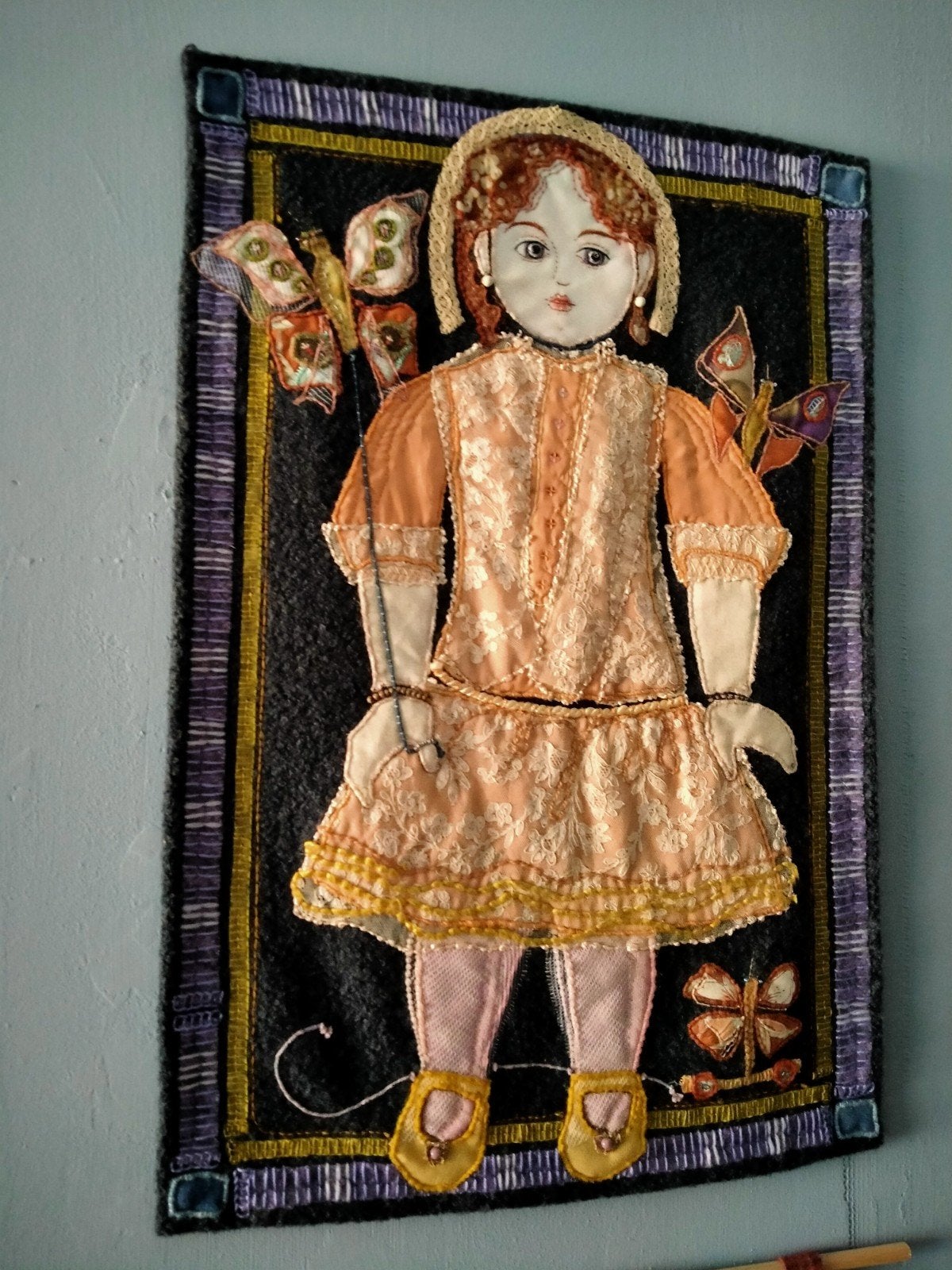 quilten - mooi wandkleed - pop/ meisje - Handwerk, Ophalen, Nieuw