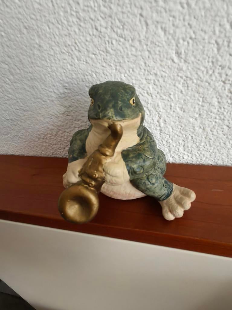 Beeld kikker met muziek instrument, Verzamelen, Beelden en Beeldjes, Ophalen of Verzenden, Zo goed als nieuw, Dier