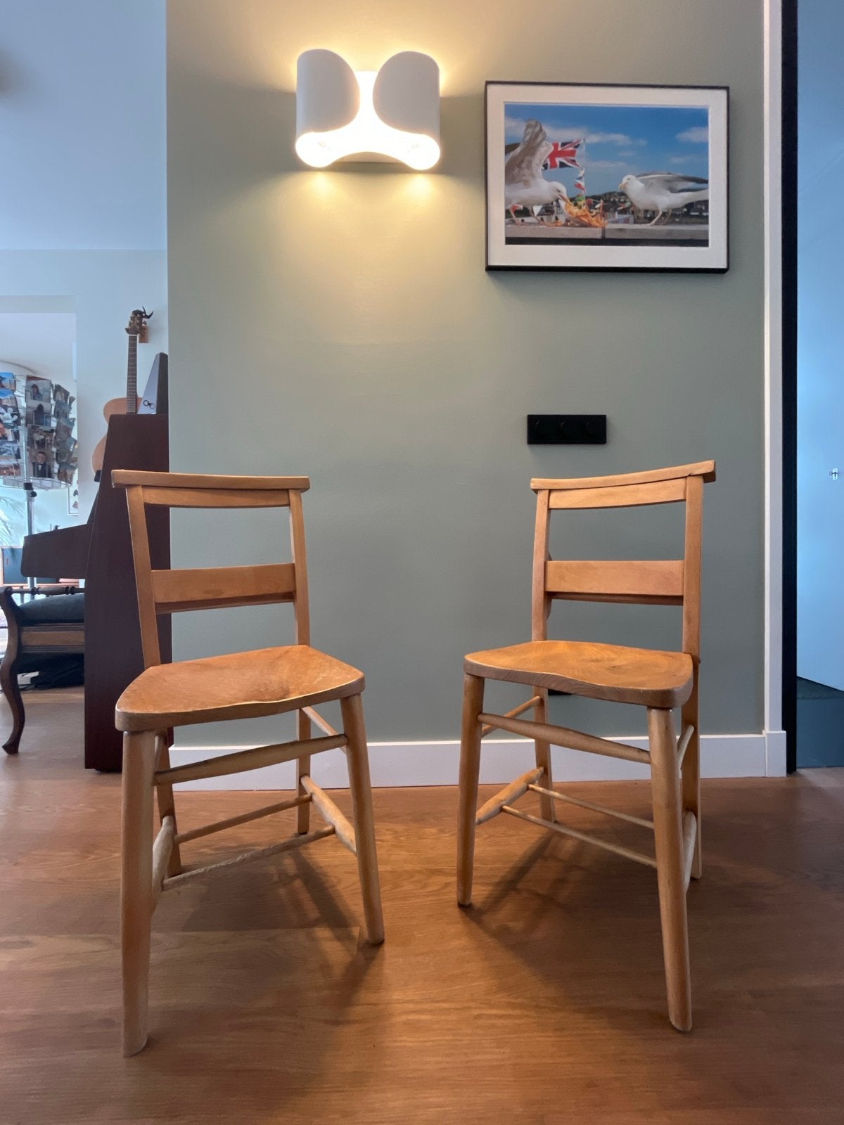 Set van 2 houten stoelen, lichtbruin from kerk, Huis en Inrichting, Stoelen, Gebruikt, Twee, Overige kleuren, Ophalen of Verzenden