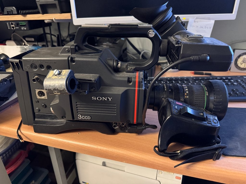 Sony camera 3ccd CA 325P met attributen, Ophalen, Gebruikt, Canon, 20x of meer