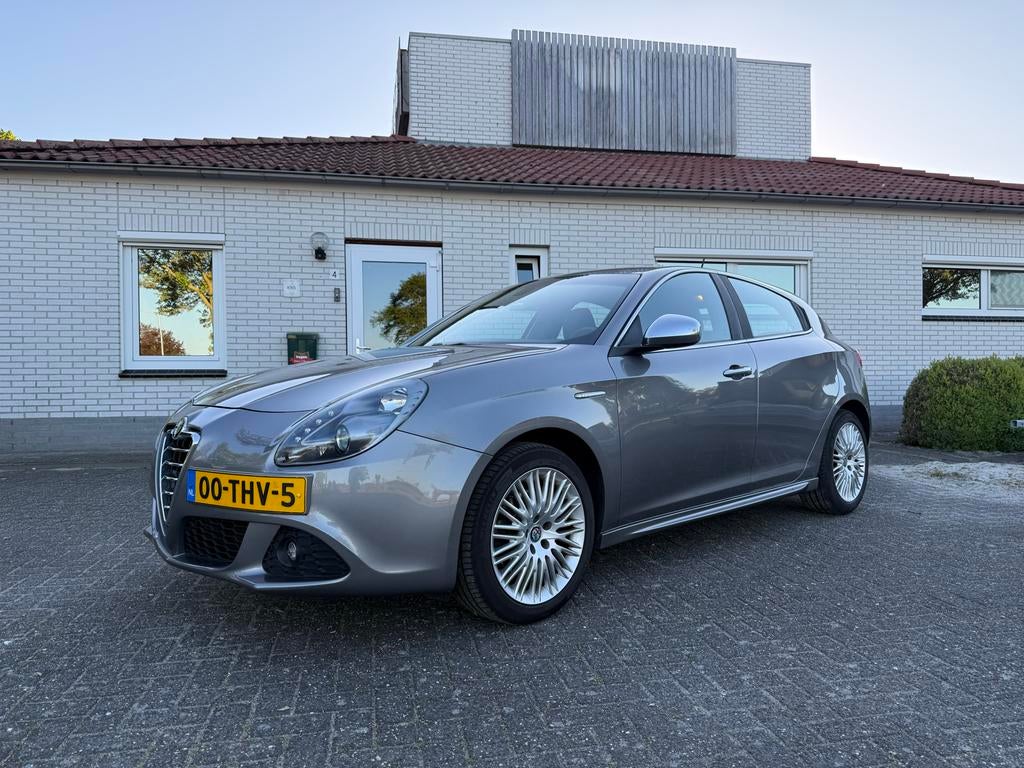 Alfa Romeo Giulietta 1.4 Turbo 170 pk 2011, Voorwielaandrijving, 1280 kg, Zwart, 4 cilinders