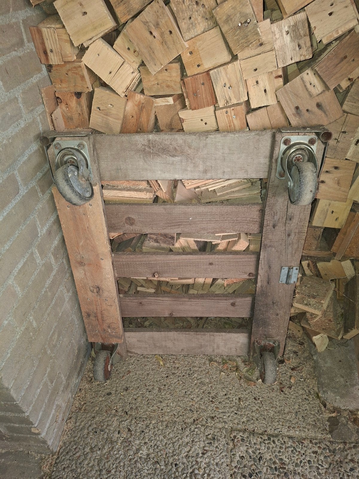 Houten pallet op wielen - ideaal voor verplaatsen, Ophalen, Gebruikt