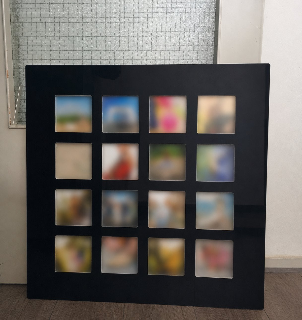 Zwart plexiglas fotolijst voor 16 vierkante foto's, Ophalen, Gebruikt, Collagefotolijst, Kunststof