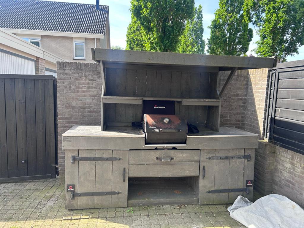 Robuuste buitenkeuken met Landmann barbecue, Tuin en Terras, Ophalen, Gebruikt, Houtskool, Vrijstaand