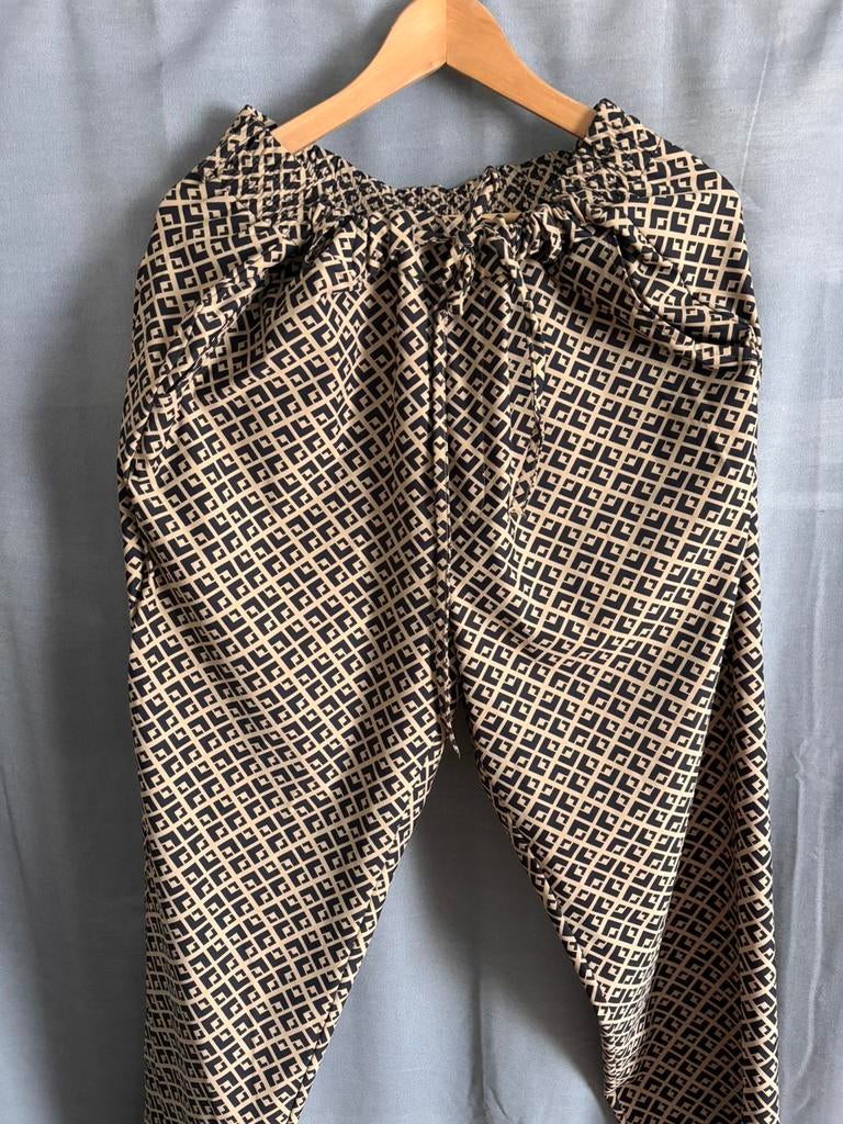 Travelstof pantalon , beige/zwart, maat 50, Beige, Maat 46/48 (XL) of groter, Ophalen of Verzenden, Zo goed als nieuw