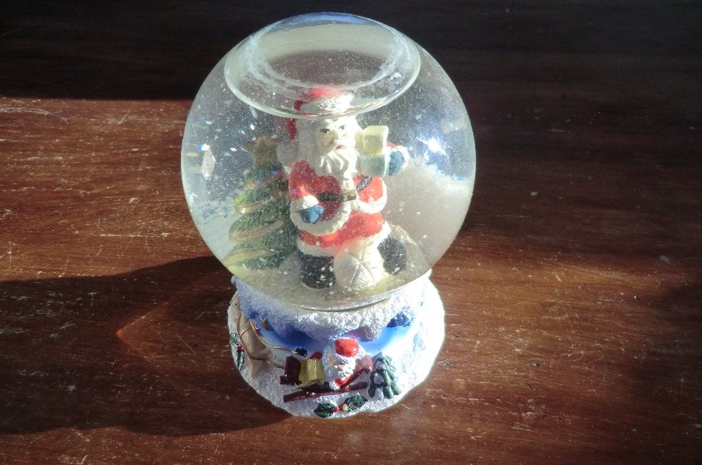 sneeuwkogel én speeldoosje met kerstman, Ophalen of Verzenden, Gebruikt