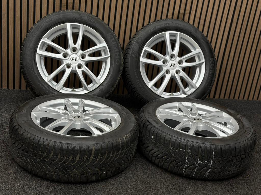 16 inch Hyundai i30 ix20 Ioniq 5x114.3 ET50 Kumho 205/55/16, Ophalen, 16 inch, ., Banden en Velgen