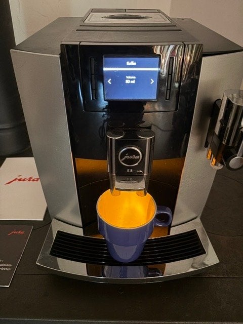 Jura E8 volautomatische espressomachine - Zo goed als nieuw, Witgoed en Apparatuur, Ophalen, Afneembaar waterreservoir, Espresso apparaat