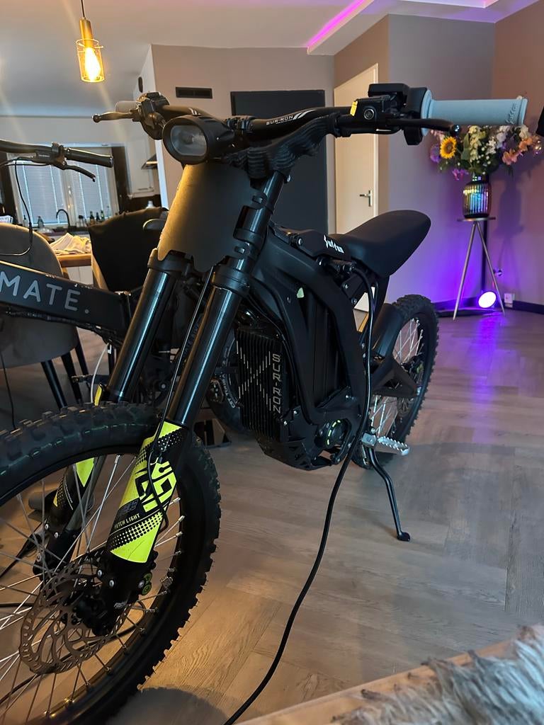 Sur-Ron Light Bee X - Elektrische Crossmotor 269km gelopen, Fietsen en Brommers, Brommers | Crossbrommers, Ophalen of Verzenden