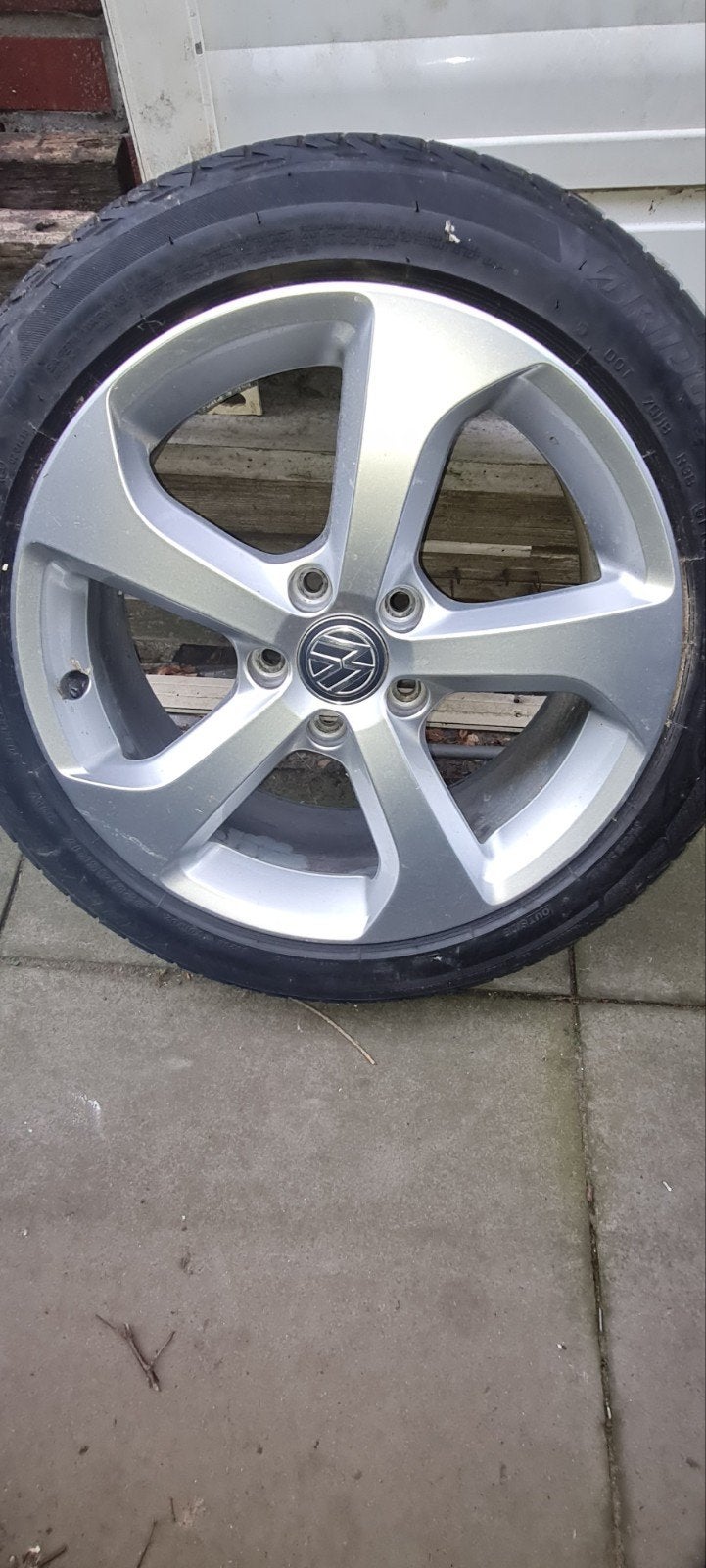 Volkswagen golf 7 gti Velg met Zomerband - 17 inch, Auto-onderdelen, Banden en Velgen, Ophalen, Overige, Gebruikt, 16 inch