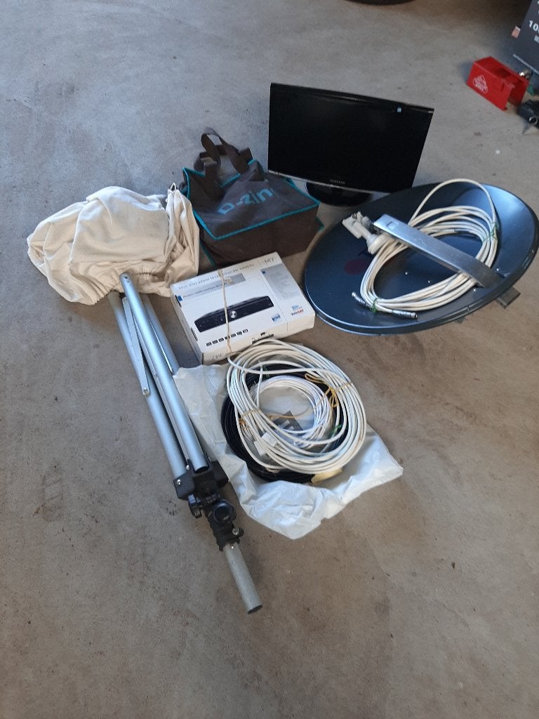 Complete Triax satellietschotelset+Samsung tv, Audio, Tv en Foto, Gebruikt, -, -, (Schotel)antenne
