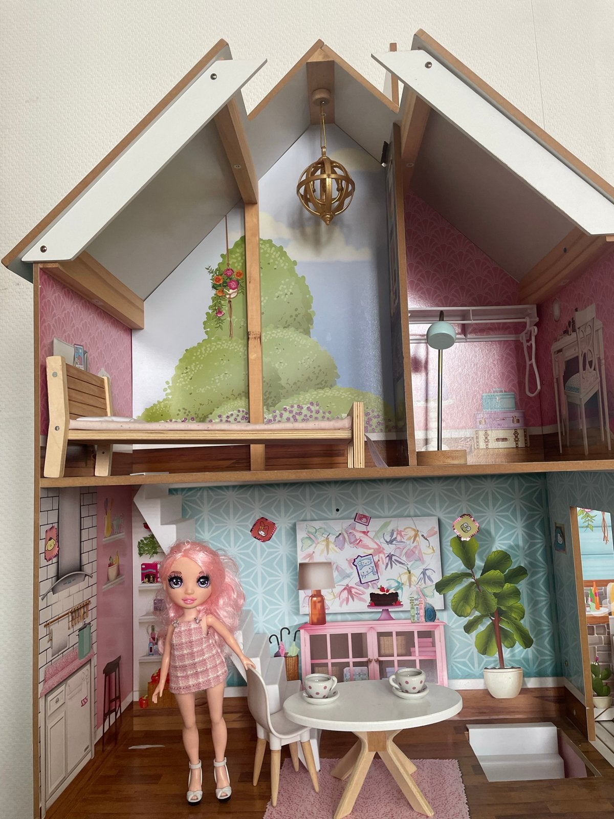 Rainbow High Bella Parker pop - past in Barbiehuis, Ophalen, Gebruikt, Fashion Doll