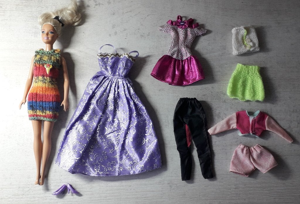 Barbie set waaronder met de hand gemaakte nieuwe kleding 07, Ophalen of Verzenden, Gebruikt, Barbie