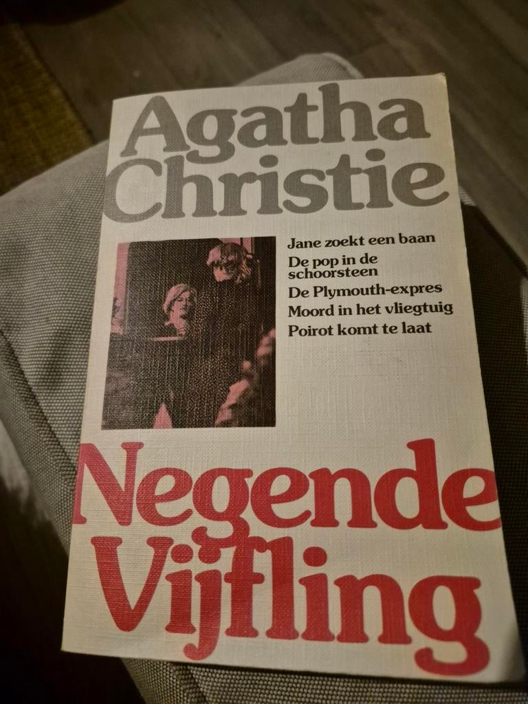 Agatha Christie - Negende Vijfling (Verhalenbundel), Boeken, Ophalen of Verzenden, Gelezen, Agatha Christie