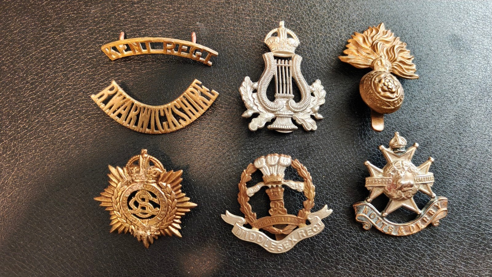 Lotje Originele Engelse WW2 WW1 capbadges., Ophalen of Verzenden, Landmacht, Engeland, Embleem of Badge
