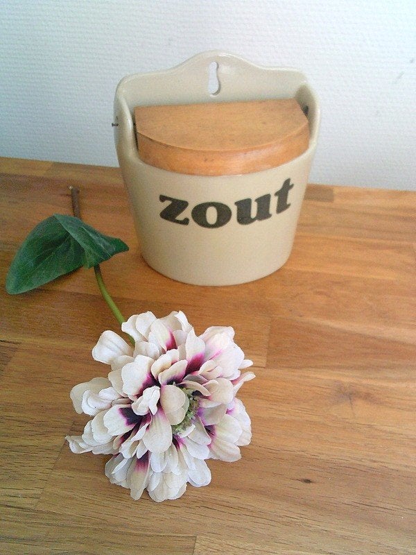Vintage zoutpot met houten deksel grootmoeders tijd, Ophalen of Verzenden