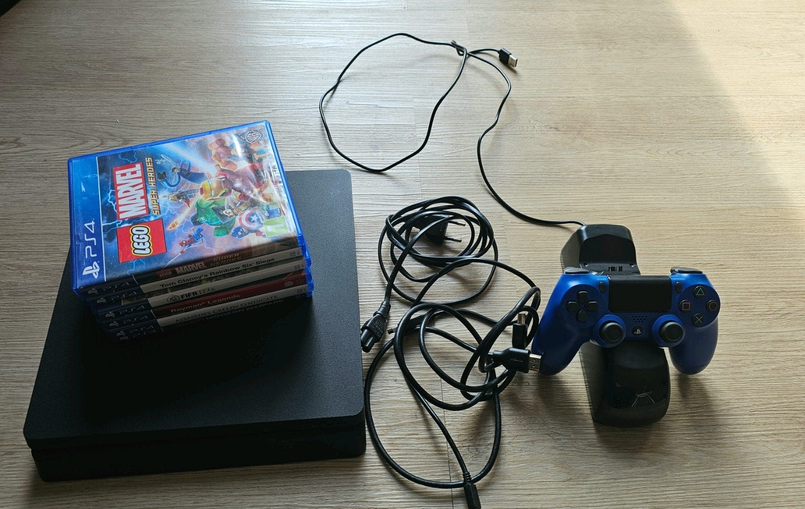 PS4 Slim 500GB SSD + 1 controller + 6 games, Spelcomputers en Games, Spelcomputers | Sony PlayStation 4, Met games, Met 2 controllers