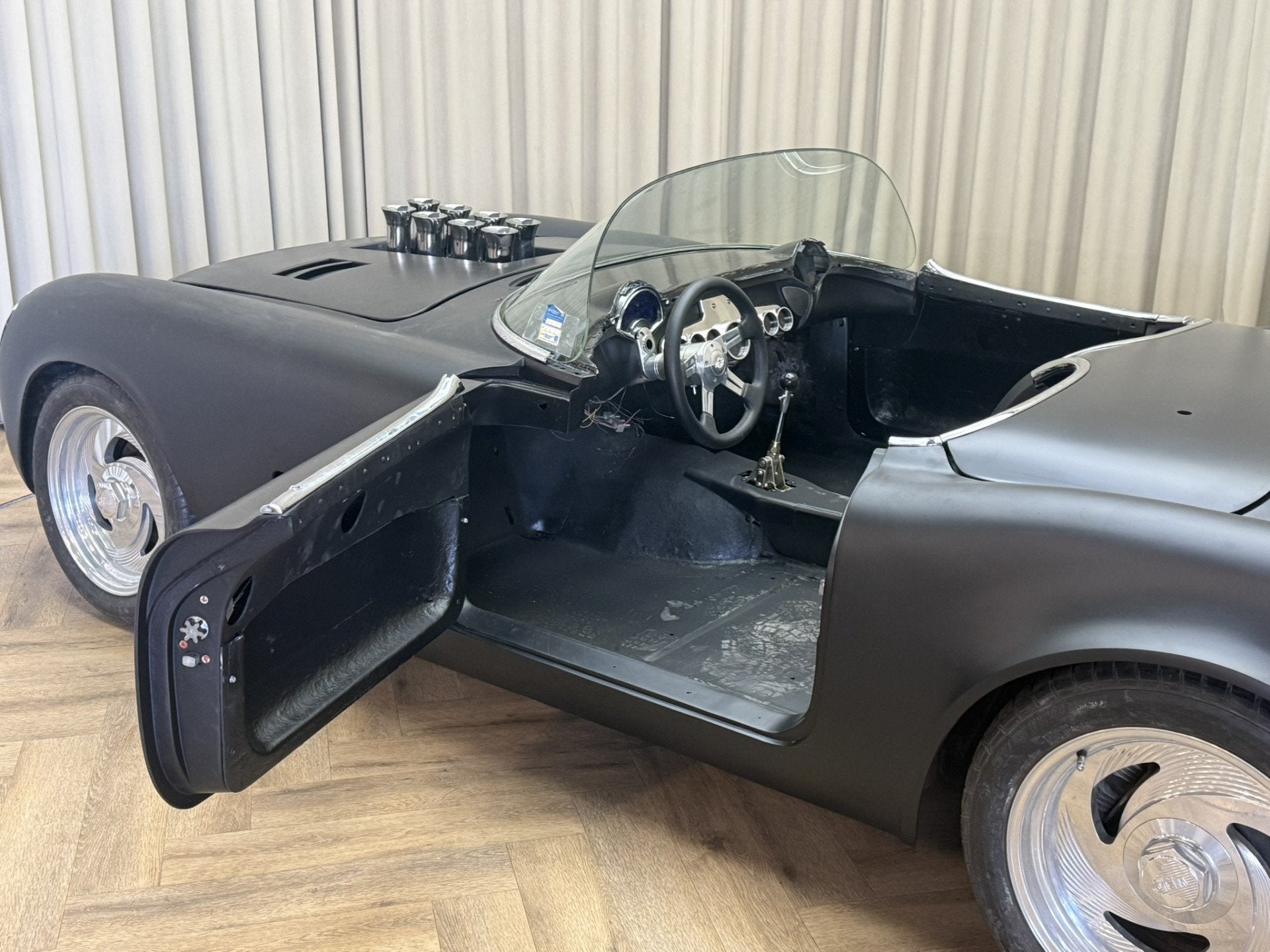 Chevrolet Corvette C1 RESTOMOD / 524Ci (7,5L) / Wilwood / Hi, foto 7