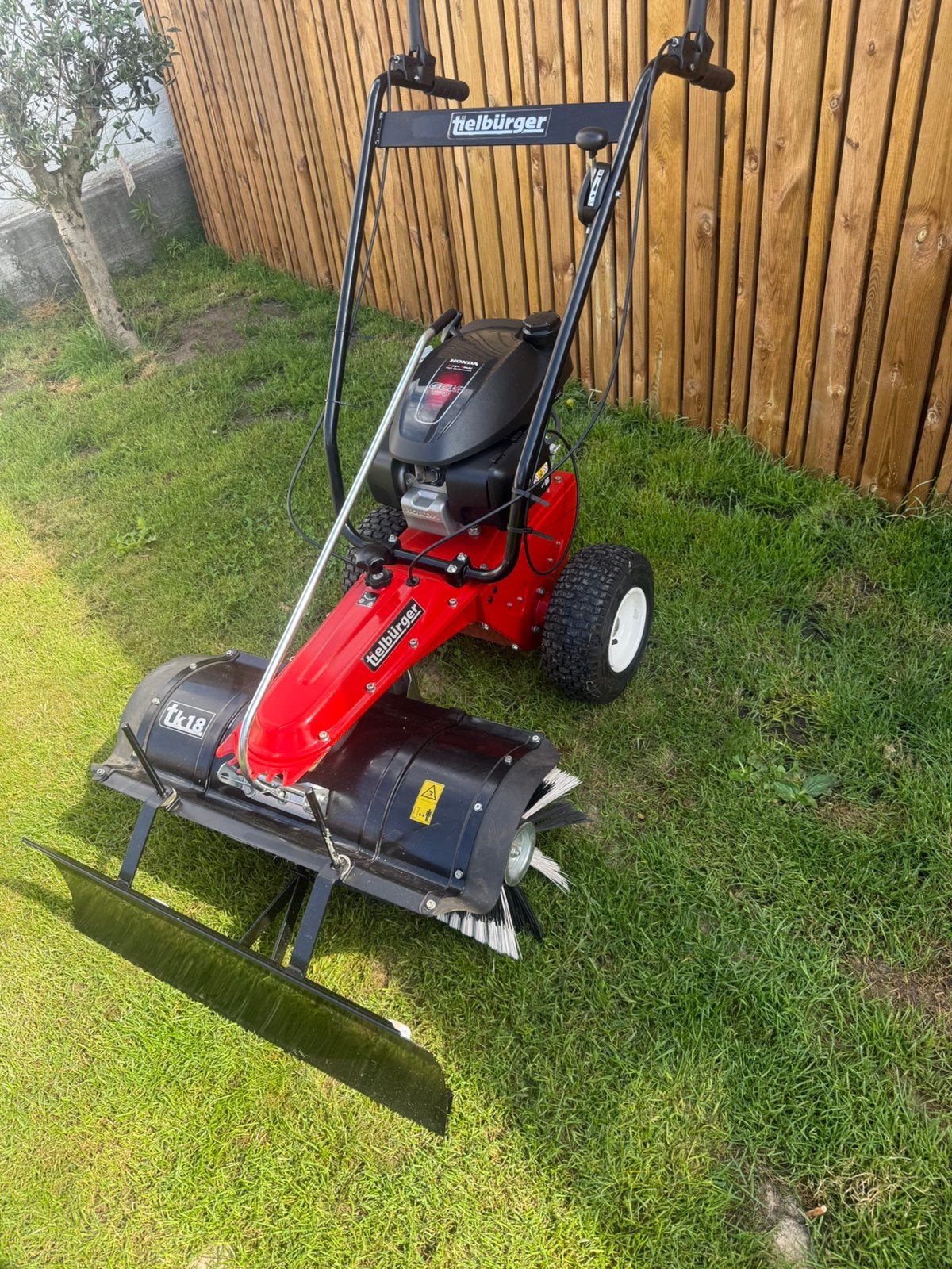 Tielburger TK18 veegmachine DEMO! Honda motor, Ophalen of Verzenden, Zo goed als nieuw, Tielbürger