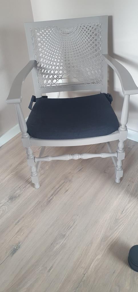 Vintage taupe stoel met riet meer dan 80 jaar oud, Huis en Inrichting, Stoelen, Ophalen of Verzenden, Gebruikt, Bruin, Eén