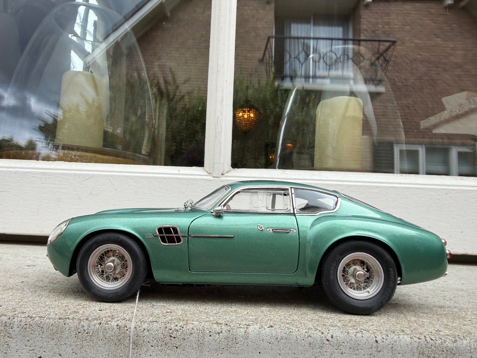 1:18 Aston Martin DB4 GT Zagato groen 1961 CMC M-132, Overige merken, Auto, Ophalen of Verzenden, Zo goed als nieuw