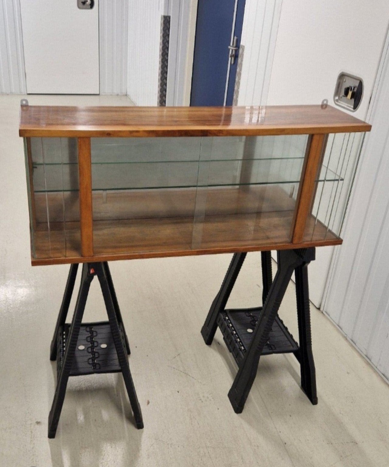 Unieke Vintage Wandvitrine Jaren '70 - Origineel Houtfineer, Ntp, Gebruikt, Ntp, Ophalen of Verzenden