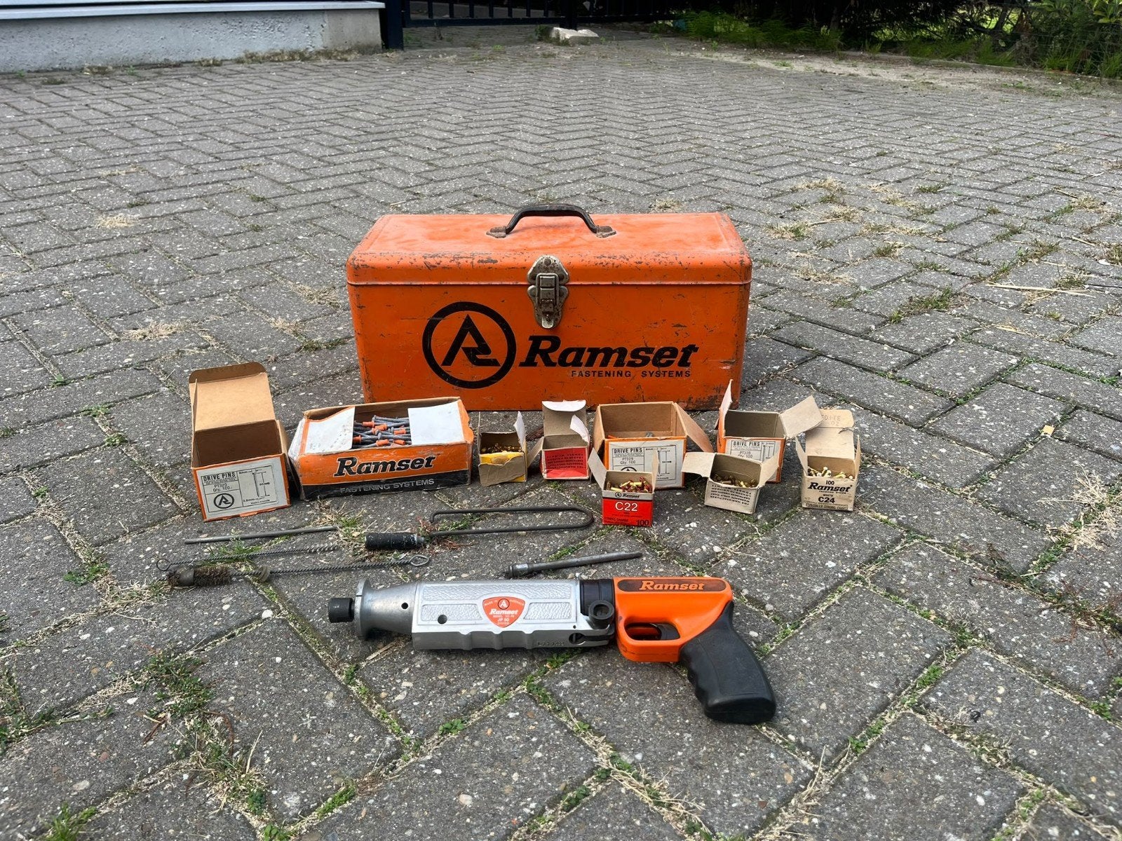 Ramset schiethamer met koffer en toebehoren, Ophalen of Verzenden, Gebruikt