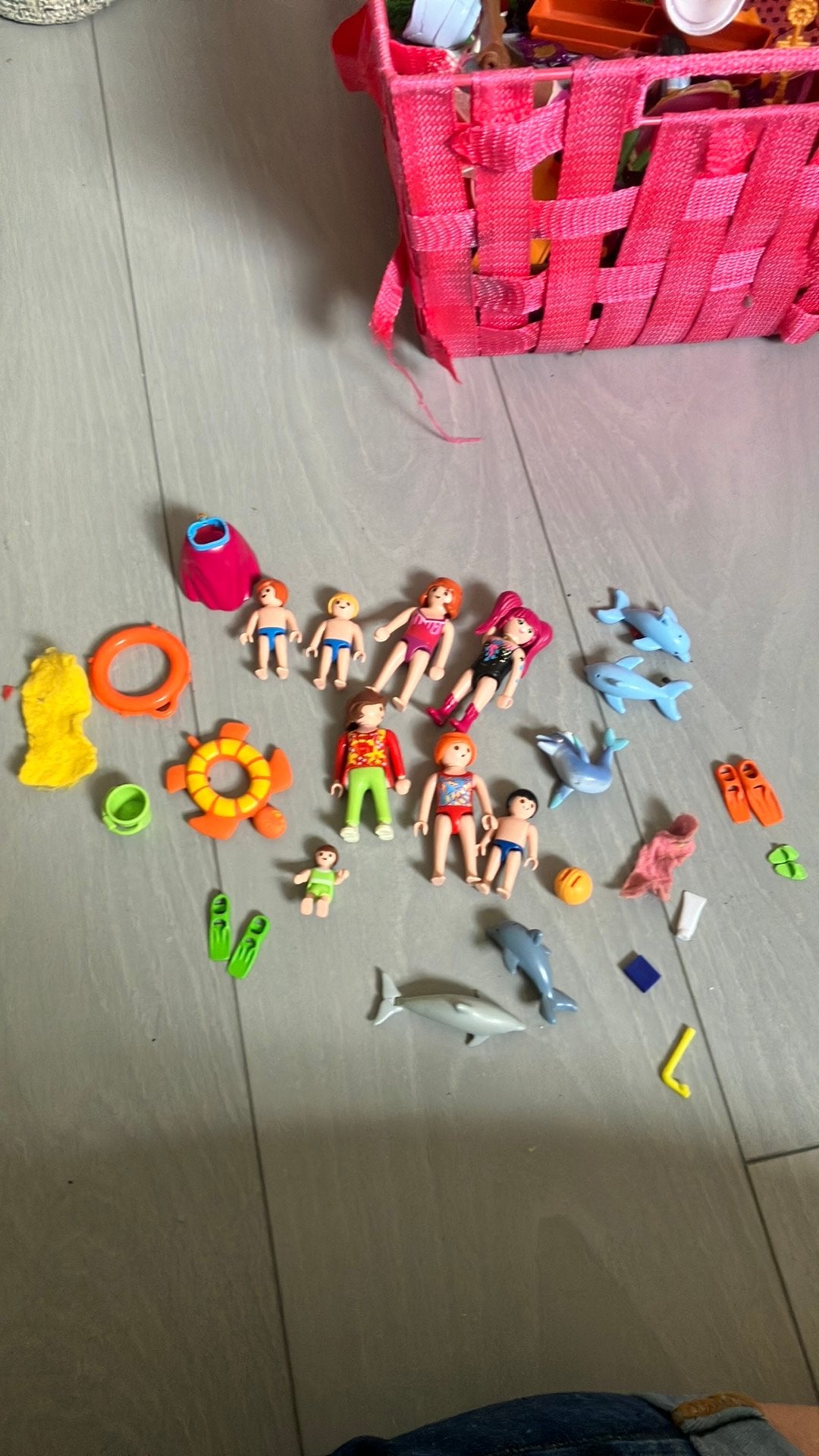 Playmobil 8 poppetjes 5 dolfijnen zwembanden flippers, Ophalen of Verzenden, Zo goed als nieuw