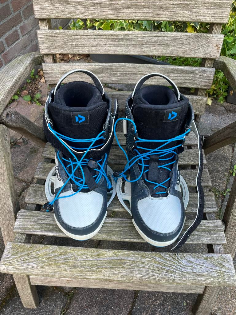 Duotone Kitesurf Boots Maat 45-46 (valt als 44,5) - Z.G.A.N., Watersport en Boten, Kitesurfen, Ophalen, Geen board, Binding, Zo goed als nieuw