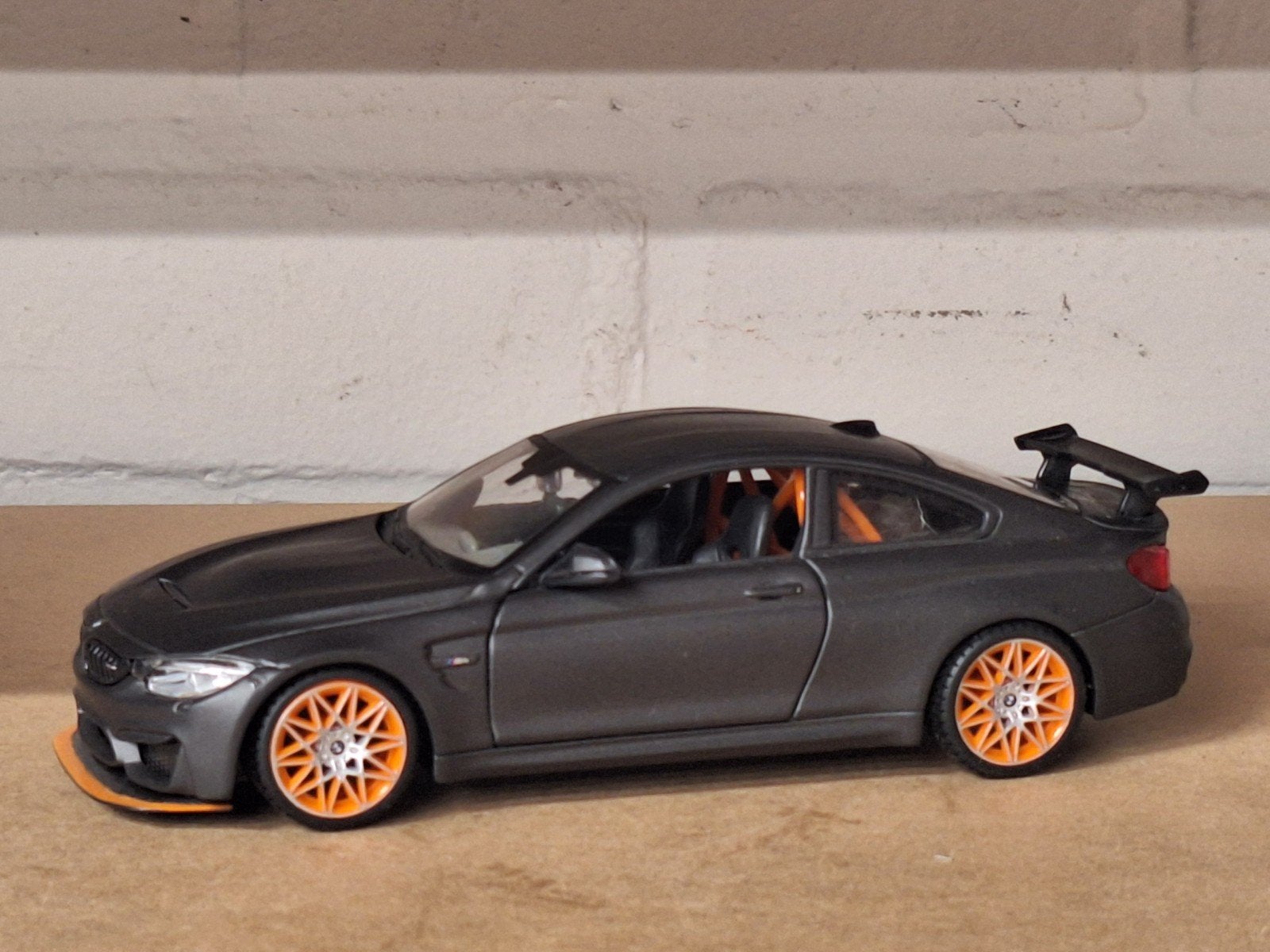 BMW M4 GTS, Maisto, Auto, Ophalen of Verzenden, Zo goed als nieuw
