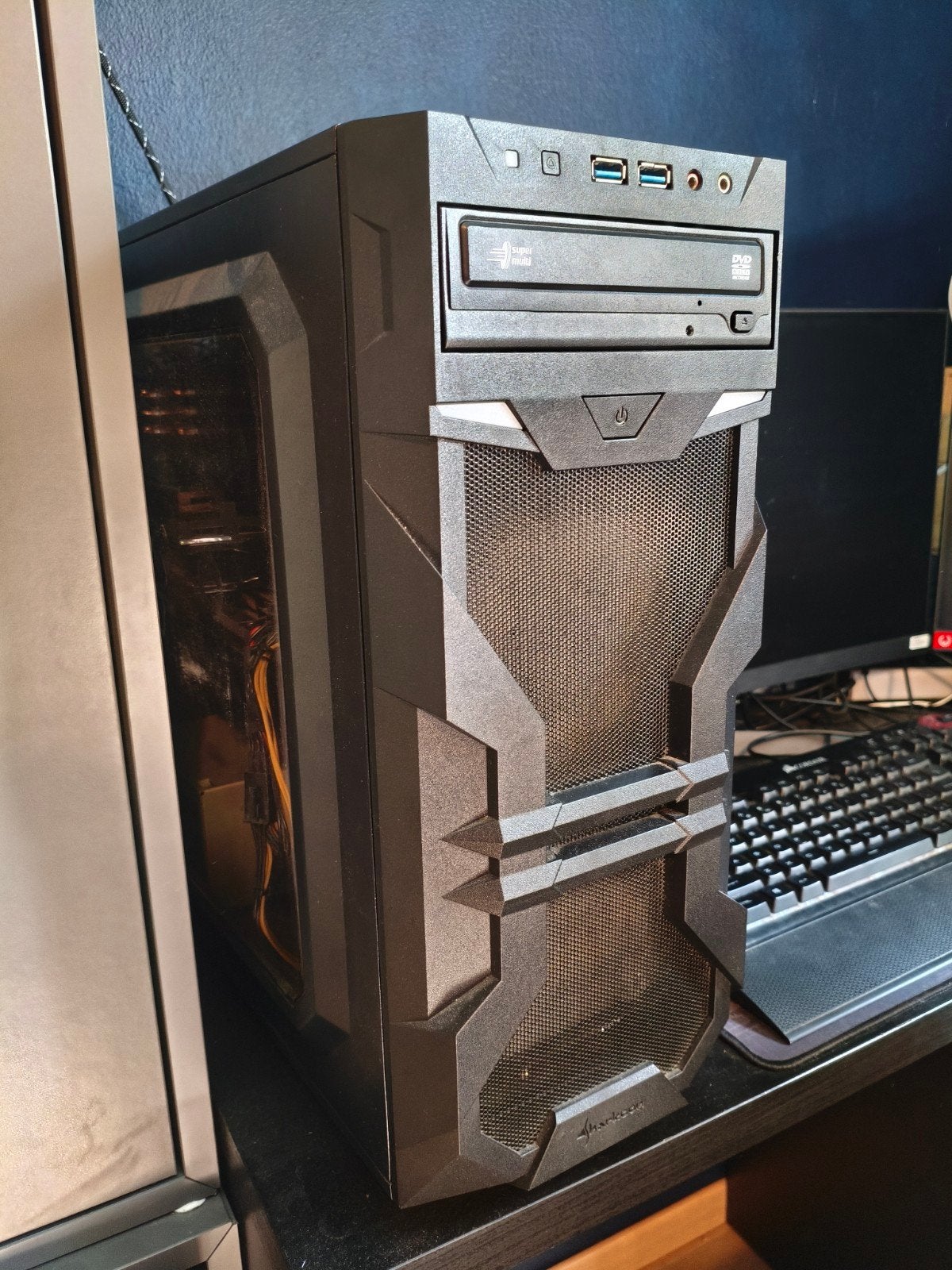 Complete Gaming Setup! PC (Ryzen 5 / RX 5700 / 16GB), Ophalen, Gebruikt, Overige merken, PC