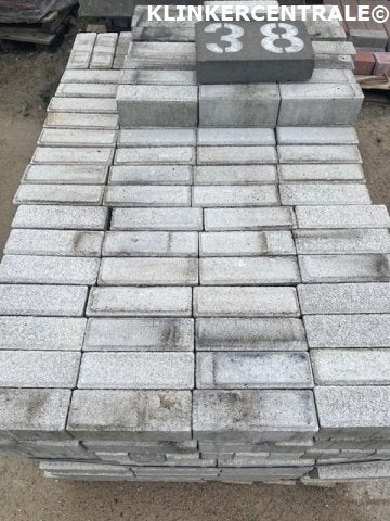 RESTPARTIJ 7m2 wit nieuwe betonklinkers 8cm dik dikformaten., Leverancier onbekend, Verzenden, Klinkers, Nieuw