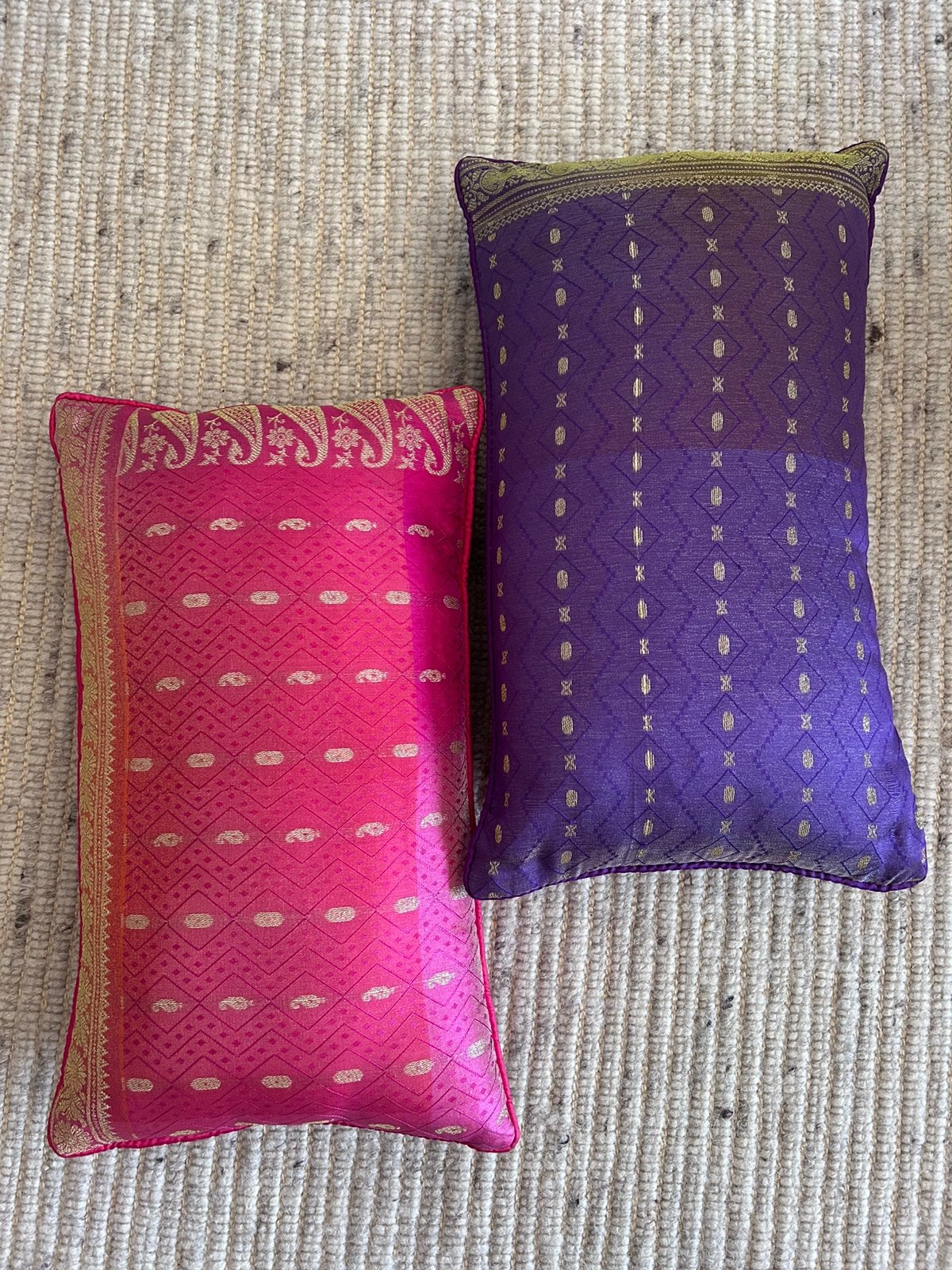 Zijden kussens 2x 30x45 nieuw roze en paars, Ophalen, Zo goed als nieuw, Roze, Rechthoekig