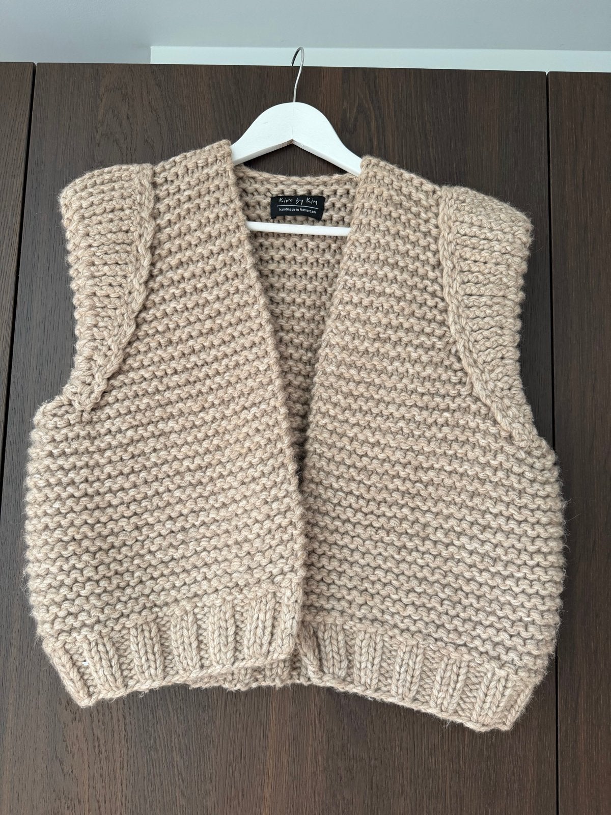 Nieuw gebreid vest van Kiro by Kim, Ophalen of Verzenden, Nieuw, Beige