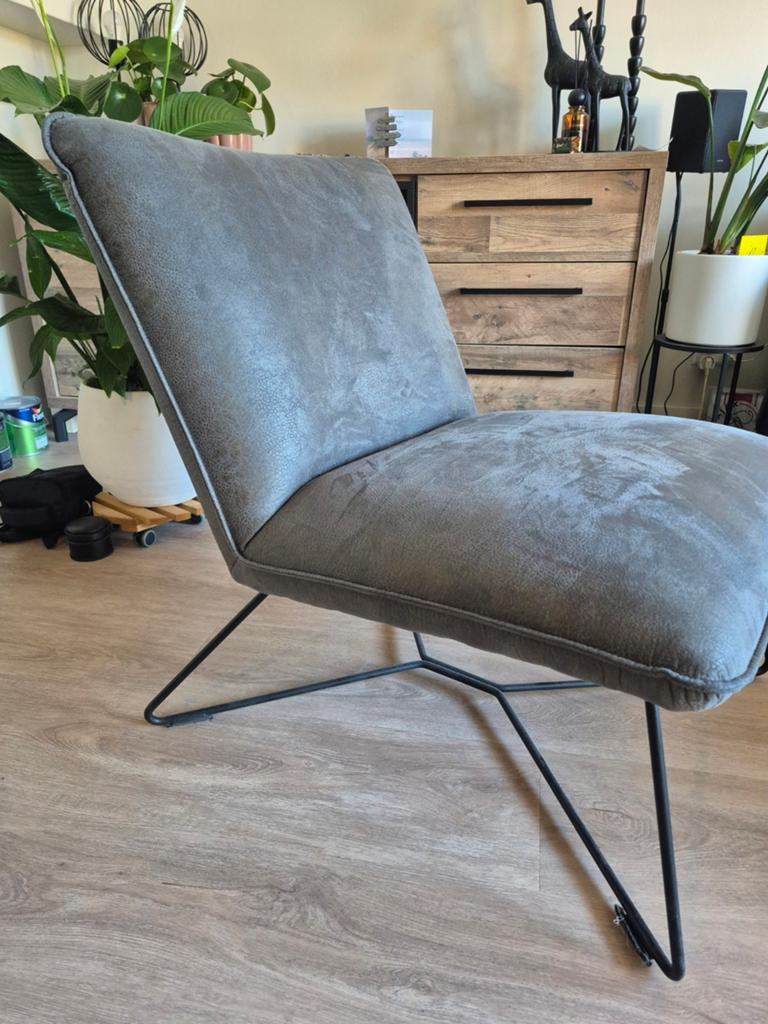 Moderne grijze fauteuil met zwart onderstel, Ophalen, Modern, Industrieel, Zo goed als nieuw, Stof