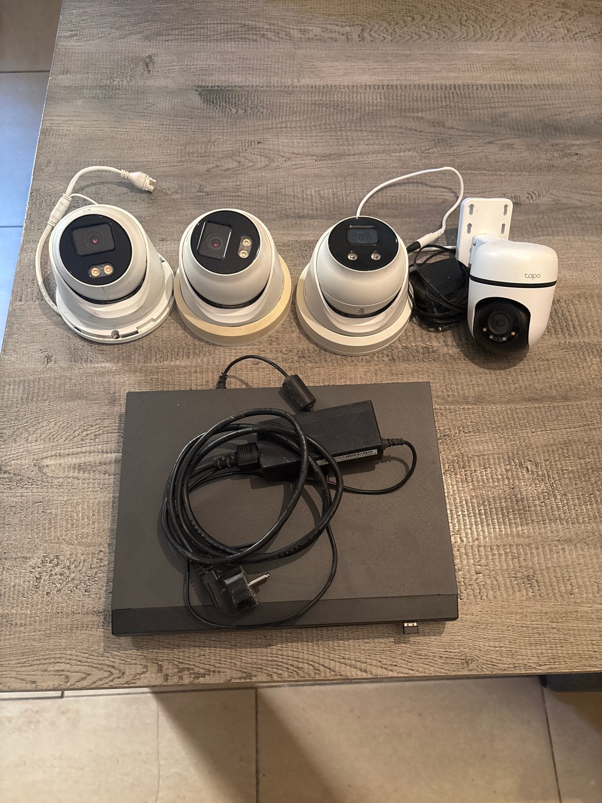 Hikvision Cameraset met NVR en Tapo Camera, Ophalen, Gebruikt, Buitencamera