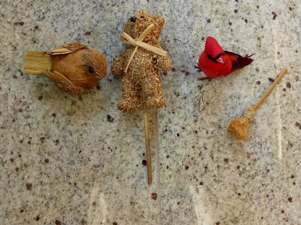 beertje, 2 vogeltjes en bezem, Hobby en Vrije tijd, Knutselen, Ophalen of Verzenden, Gebruikt, Knutselmateriaal