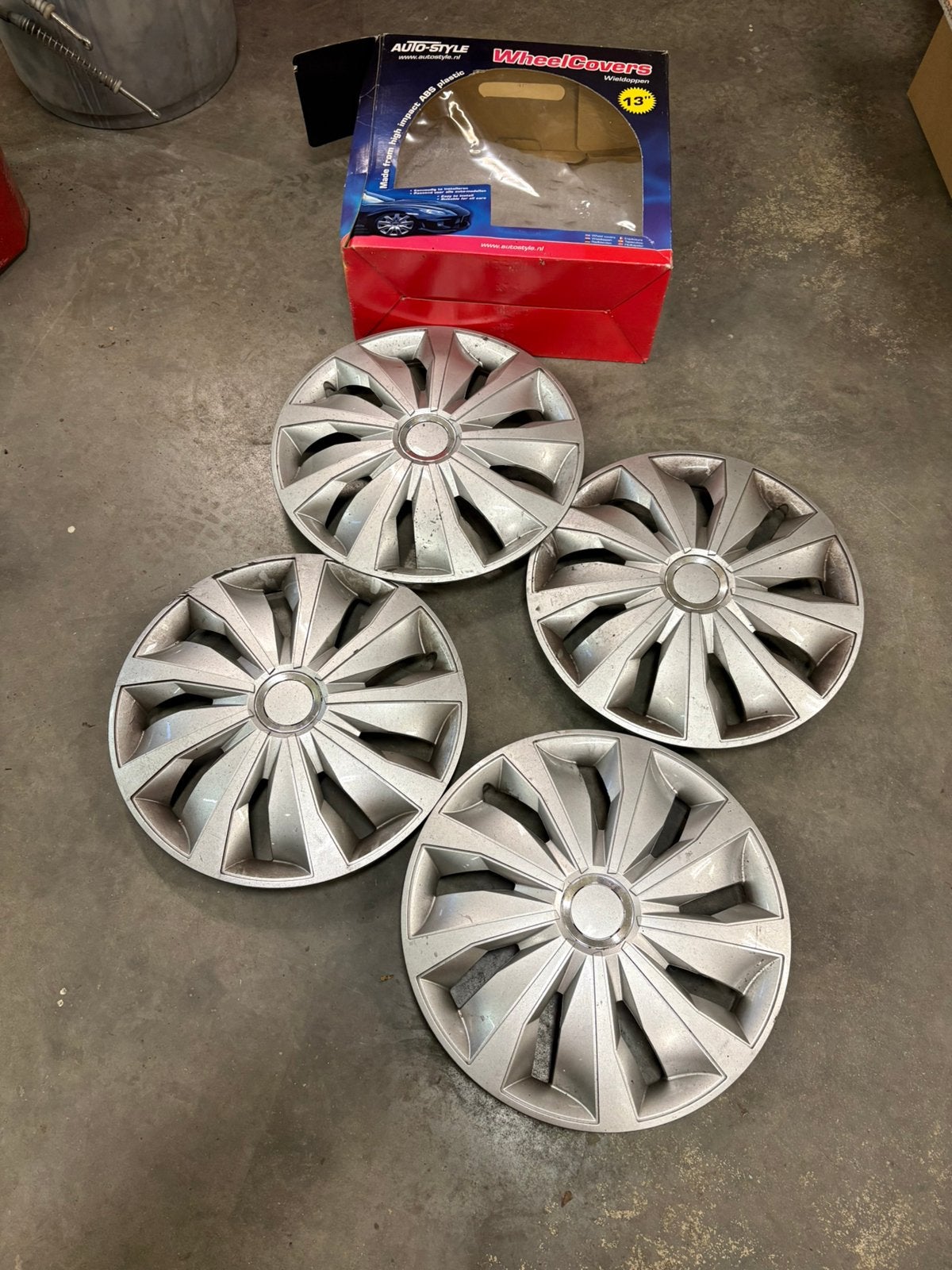 Leuk setje 13 inch wieldoppen, Ophalen, Gebruikt