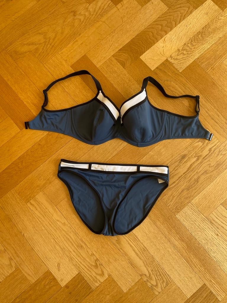 Freya bikini blauw met wit, Kleding | Dames, Blauw, Bikini, Gedragen, Freya