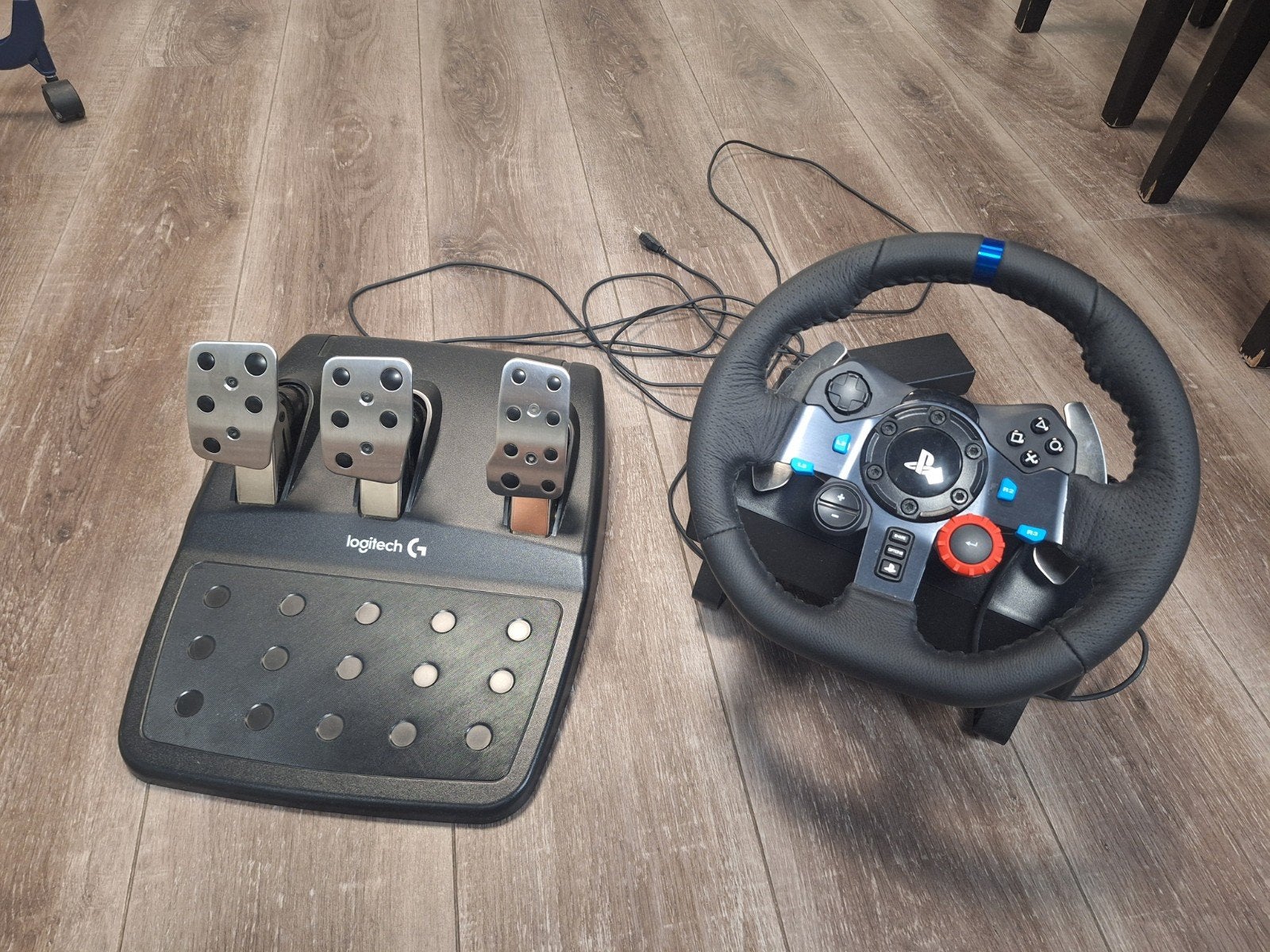 Logitech G29 Driving Force Racing Wheel + Pedalen, 1 speler, Racen en Vliegen, Ophalen of Verzenden, Zo goed als nieuw