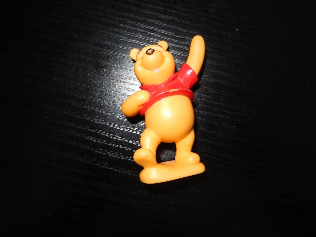 Winnie the pooh 7 cm, Ophalen of Verzenden, Winnie de Poeh of vrienden, Zo goed als nieuw, Beeldje of Figuurtje