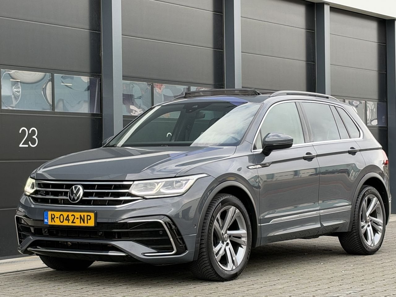 Volkswagen Tiguan 2.0 TDI R-Line Head-Up Camera Pano Clima, Automaat, 150 pk, Bedrijf, Diesel