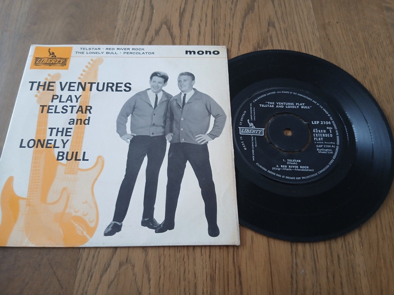 VINYL EP   THE VENTURES  1962, Cd's en Dvd's, Overige formaten, Electronic Rock, Ophalen of Verzenden, Zo goed als nieuw
