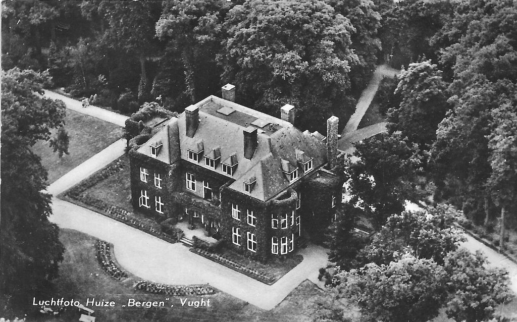 AK Vught - Luchtfoto Huize "Bergen", Verzamelen, Verzenden, 1960 tot 1980, Gelopen, Noord-Brabant
