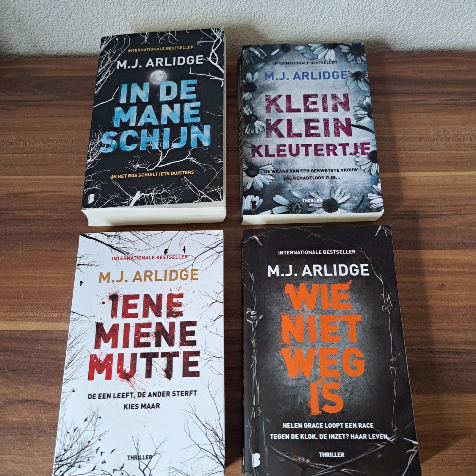 M.J. Arlidge thrillers:In de Maneschijn, Klein Klein Kleuter, Boeken, Ophalen of Verzenden, Gelezen, M.J. Arlidge