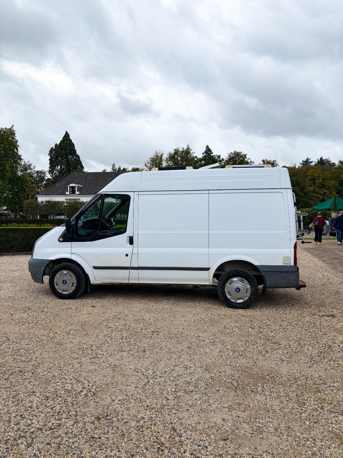 Foto 6 van Ford Transit 2-persoons camper | Zonnepanelen & luifel